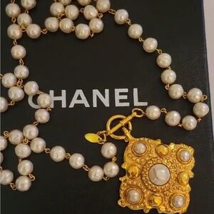 Vintage Chanel pearl necklace